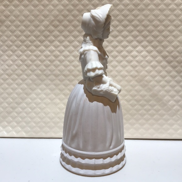 NEW Vintage Avon Fashion  Figurine Victorian Field Flowers Full - Picture 2 of 4